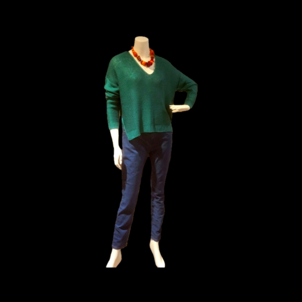 Emerald Green V-Neck Sweater Never worn, no tag, XS